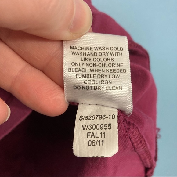 Banana Republic Basic VNeck tee - Raspberry - Picture 4 of 7